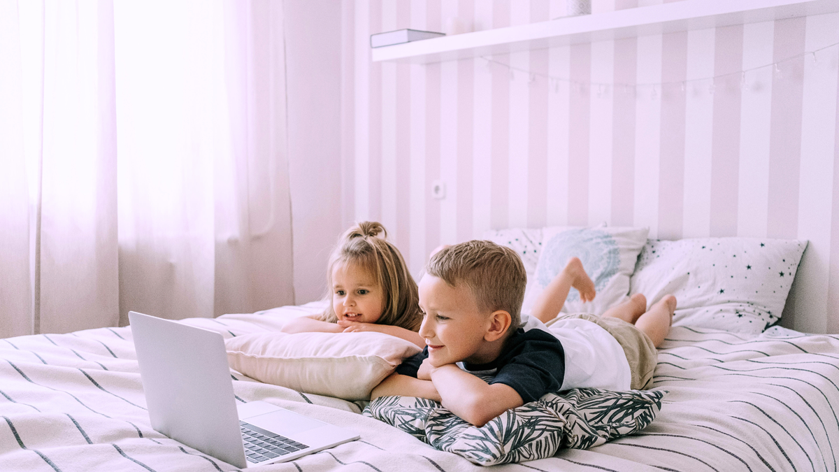 Balancing Screen Time and Play: A Realistic Guide for Modern Parents
